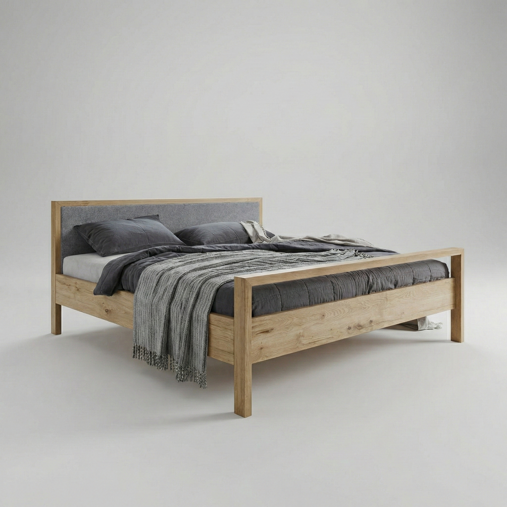 Freja snedker sengeramme i massiv egetræ med høj fodende og uld på gavl – Natur olie