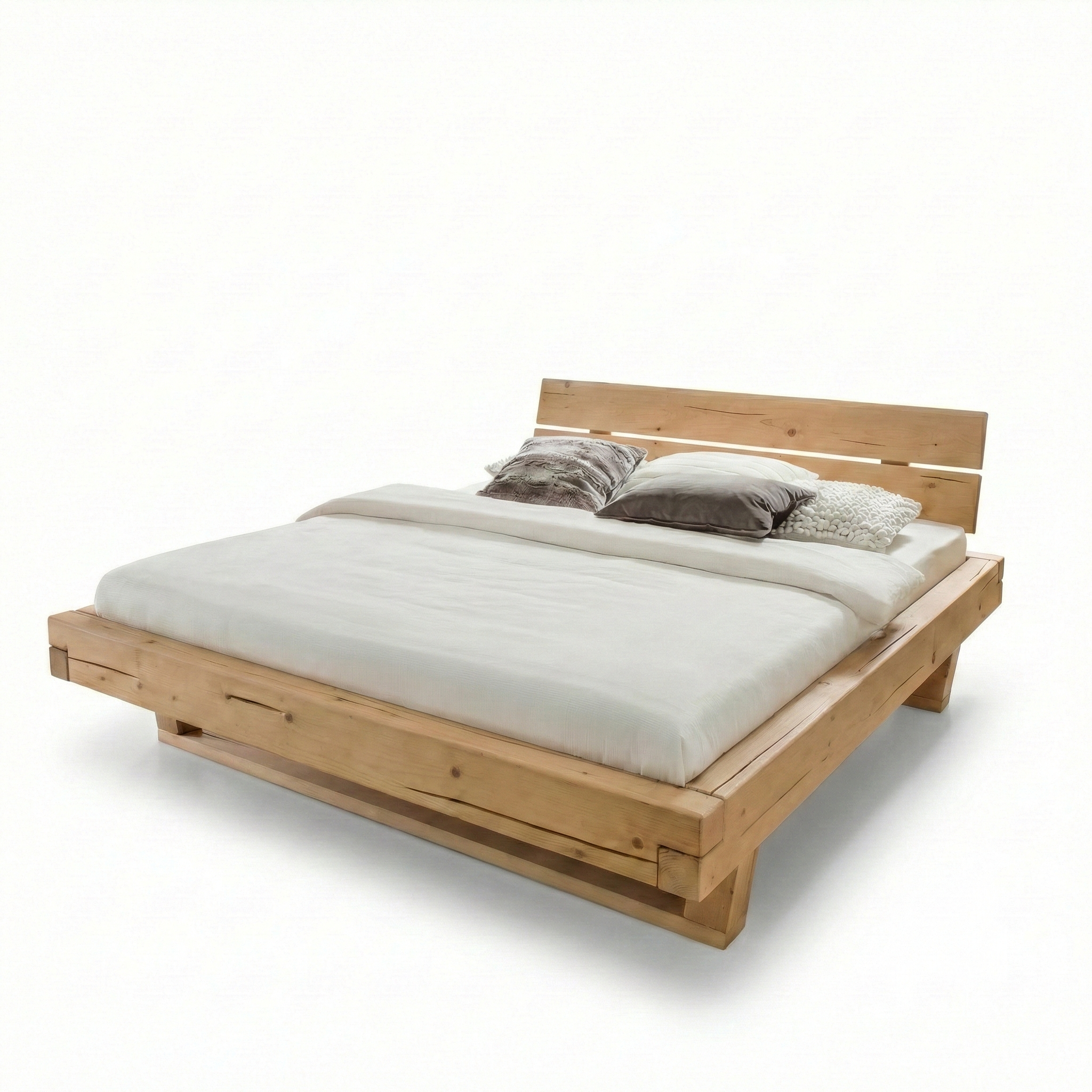 Frigg bjælkesengeramme i massivt grantræ med gavl og træben – Bivoks