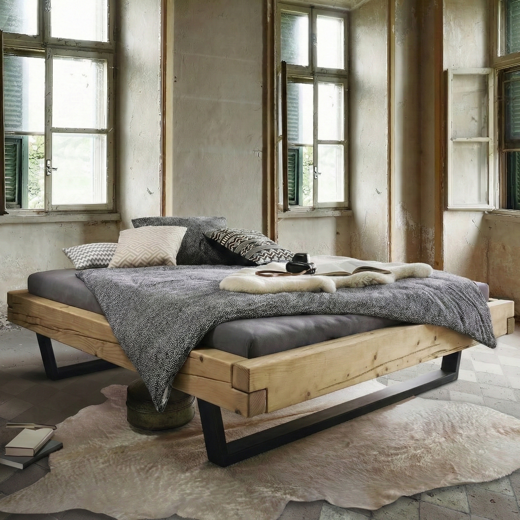 Frigg bjælkesengeramme i massivt grantræ med metalben uden gavl – Bivoks