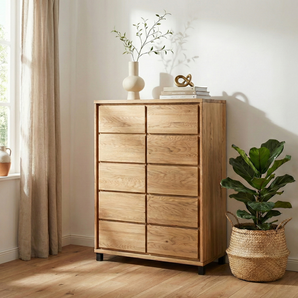 Heimdal kommode i massivt egetræ med 1 låge og 5 skuffer på ben – Natur olie